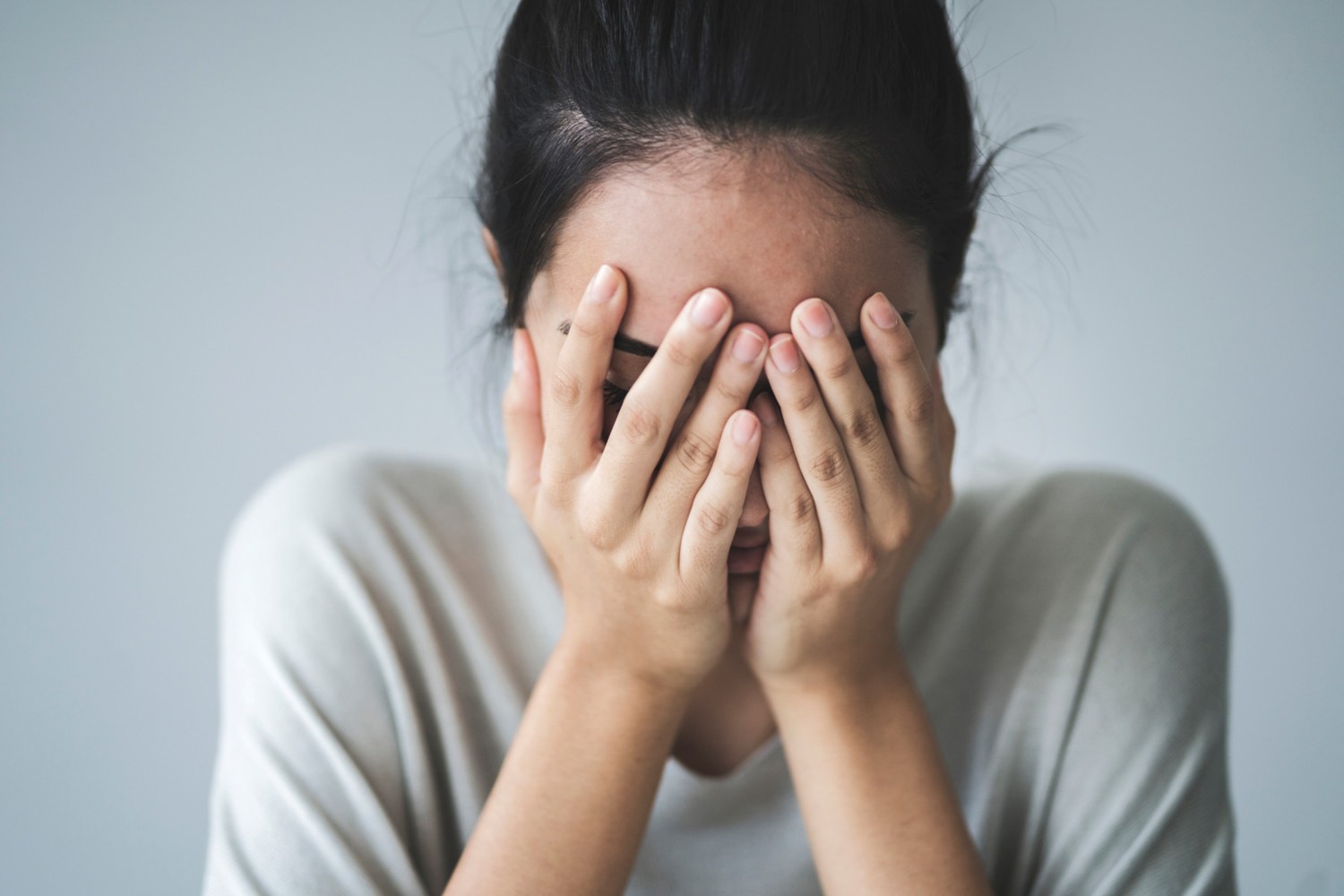 Can mindfulness help with anxiety - woman covering face